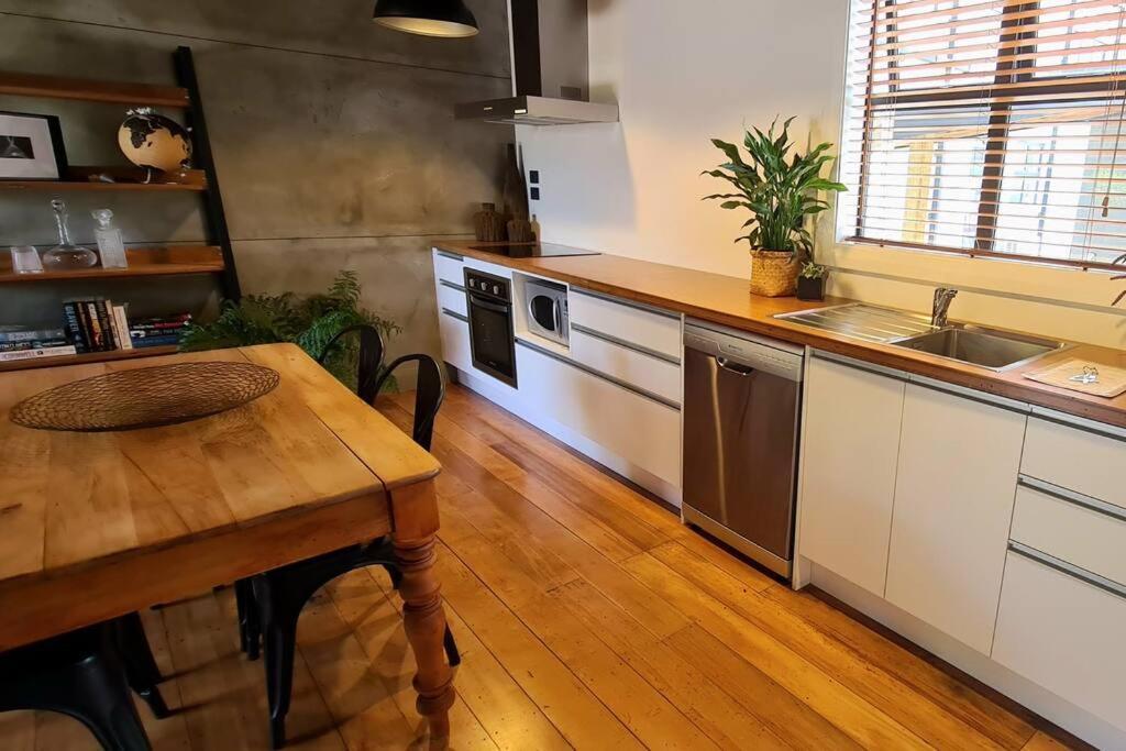 Apartment 4 - Haddin Court - Chic Ny Loft Style Blenheim Exterior photo